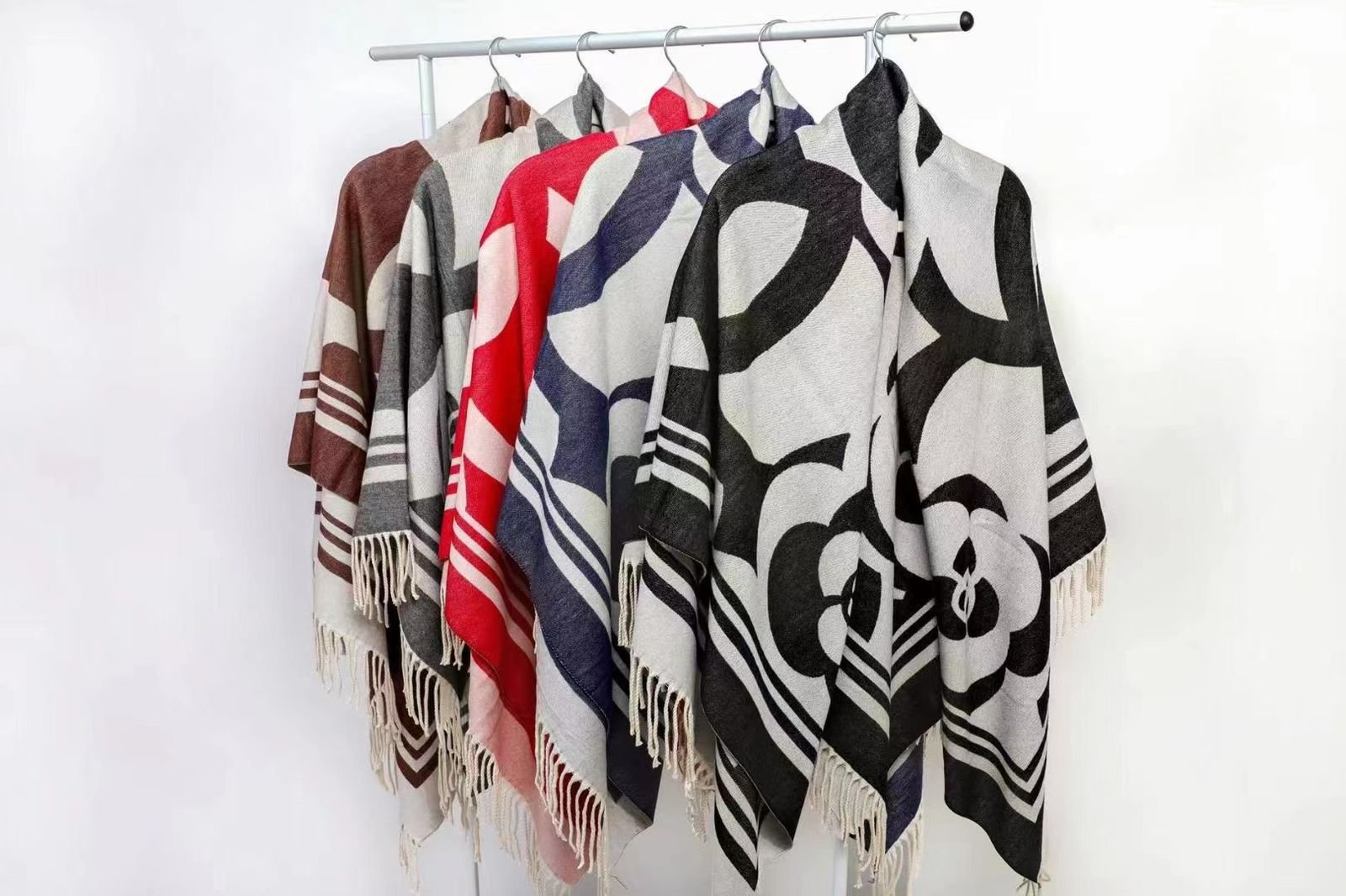 Master quality shawls - Image 6 of 6